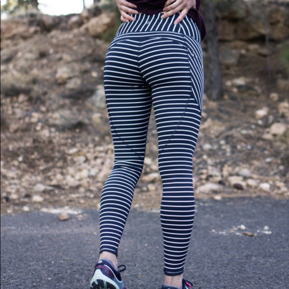 Athleta striped salutation 7/8 tight in navy blue and white